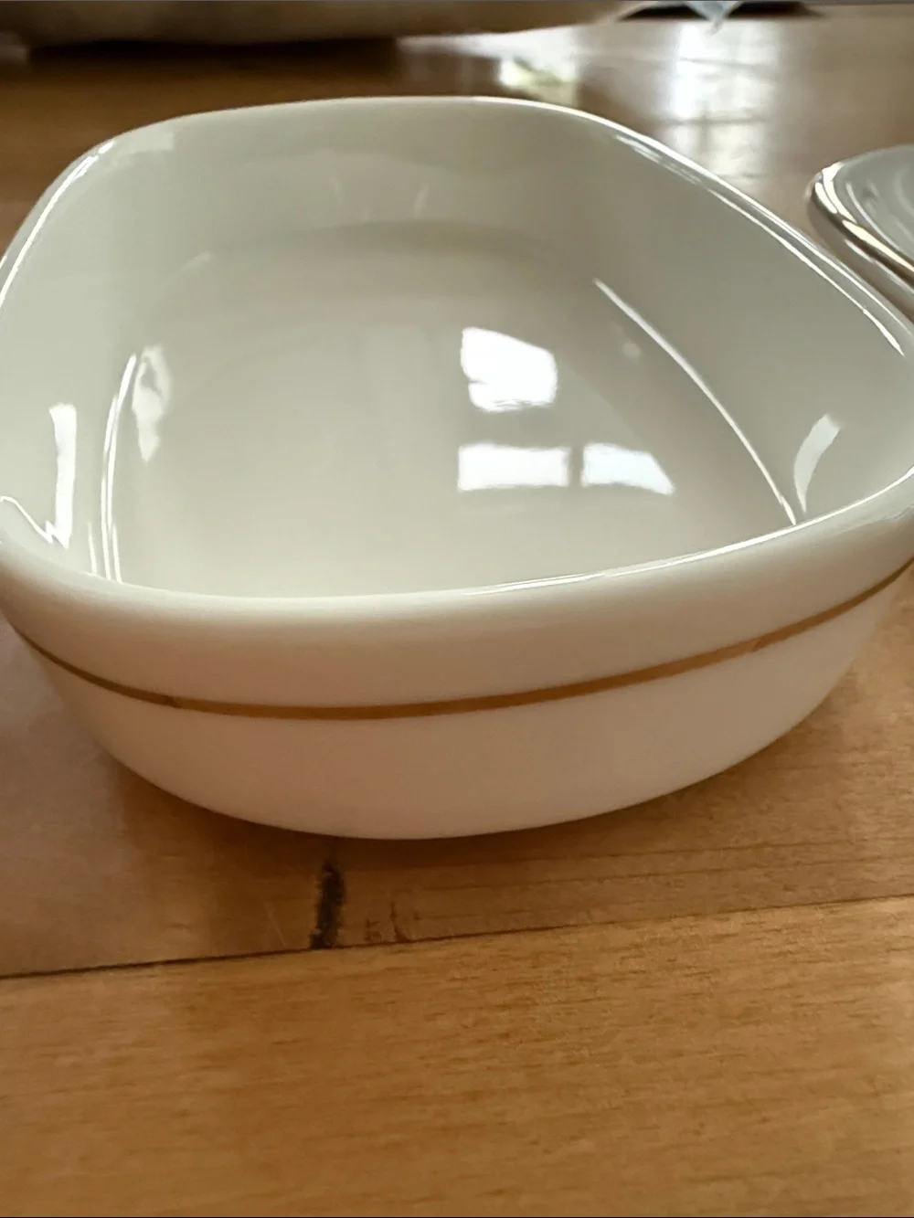 Ceramic White and Gold Soap Dish - Elegant Home Bath Accessory